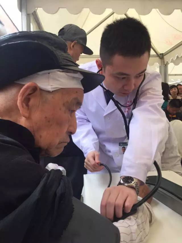 3000人挤爆东郊记忆，只为看他一眼