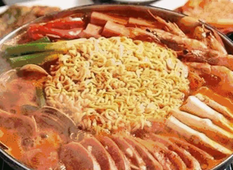 新白鹿、绿茶3折，炉鱼、乐伯部队锅半价，哈根达斯买一送一西湖边上的老牌商场，要用6天承包你的胃！