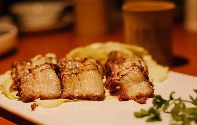 新白鹿、绿茶3折，炉鱼、乐伯部队锅半价，哈根达斯买一送一西湖边上的老牌商场，要用6天承包你的胃！