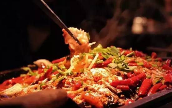 新白鹿、绿茶3折，炉鱼、乐伯部队锅半价，哈根达斯买一送一西湖边上的老牌商场，要用6天承包你的胃！