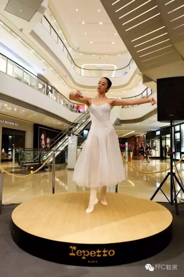 来自巴黎的古老经典鞋履品牌,世界顶级鞋履品牌