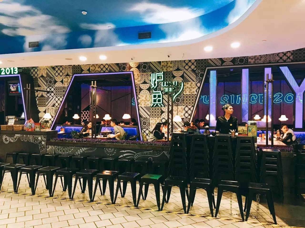 新白鹿、绿茶3折，炉鱼、乐伯部队锅半价，哈根达斯买一送一西湖边上的老牌商场，要用6天承包你的胃！