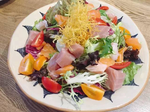 新白鹿、绿茶3折，炉鱼、乐伯部队锅半价，哈根达斯买一送一西湖边上的老牌商场，要用6天承包你的胃！