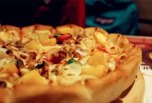 新白鹿、绿茶3折，炉鱼、乐伯部队锅半价，哈根达斯买一送一西湖边上的老牌商场，要用6天承包你的胃！