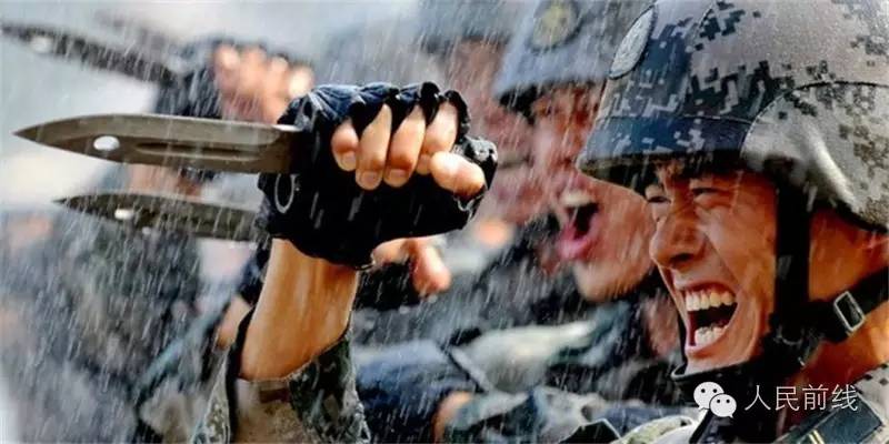 火热军营参军报国,00后新兵成长为军营男子汉