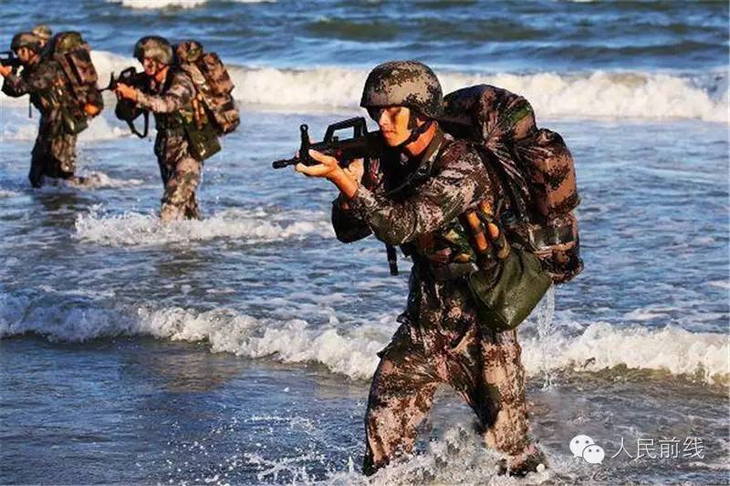 火热军营参军报国,00后新兵成长为军营男子汉