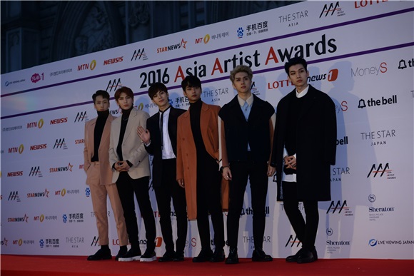 防弹和exo颁奖典礼,yes首尔出席活动视频