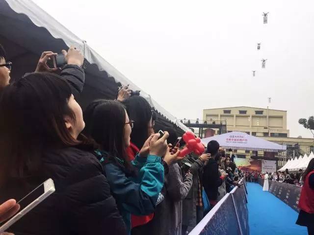 3000人挤爆东郊记忆，只为看他一眼