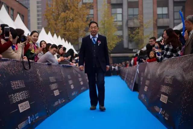 3000人挤爆东郊记忆，只为看他一眼