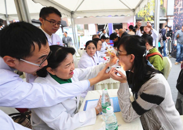 3000人挤爆东郊记忆，只为看他一眼