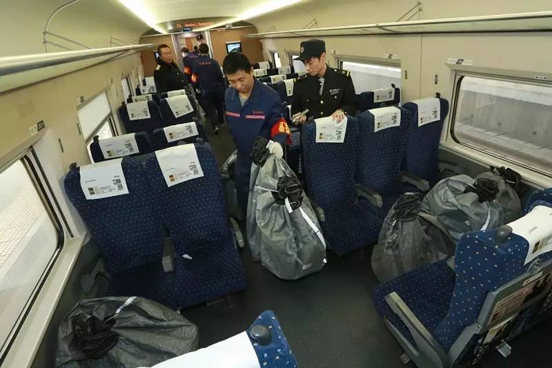 高铁助力2019双十一快递运输,顺丰高铁送快递