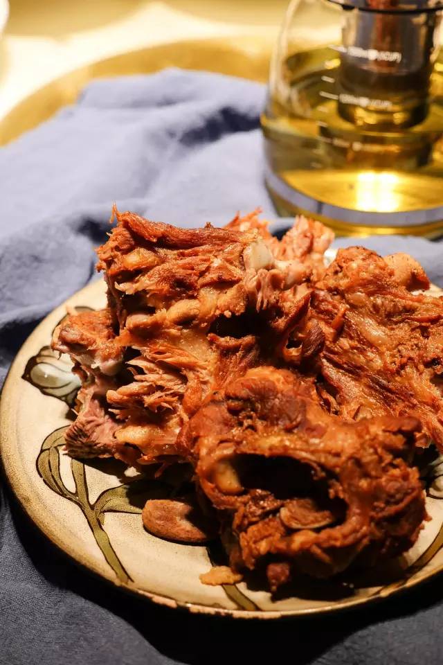 这家餐厅提供的菜单让人细思极恐,这家餐厅菜不好吃却天天爆满