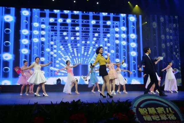 宝宝吐奶吐的不敢动,宝宝哭闹吐奶喘不过气