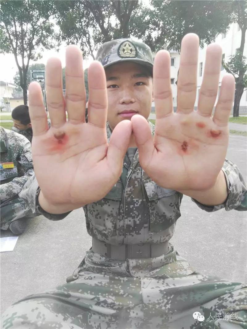 火热军营参军报国,00后新兵成长为军营男子汉