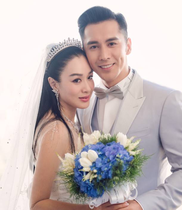 人鱼夫妇钟丽缇张伦硕机场,人鱼夫妇钟丽缇张伦硕歌曲