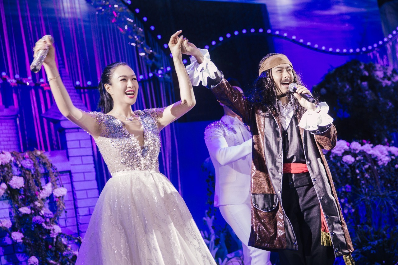 人鱼夫妇钟丽缇张伦硕机场,人鱼夫妇钟丽缇张伦硕歌曲