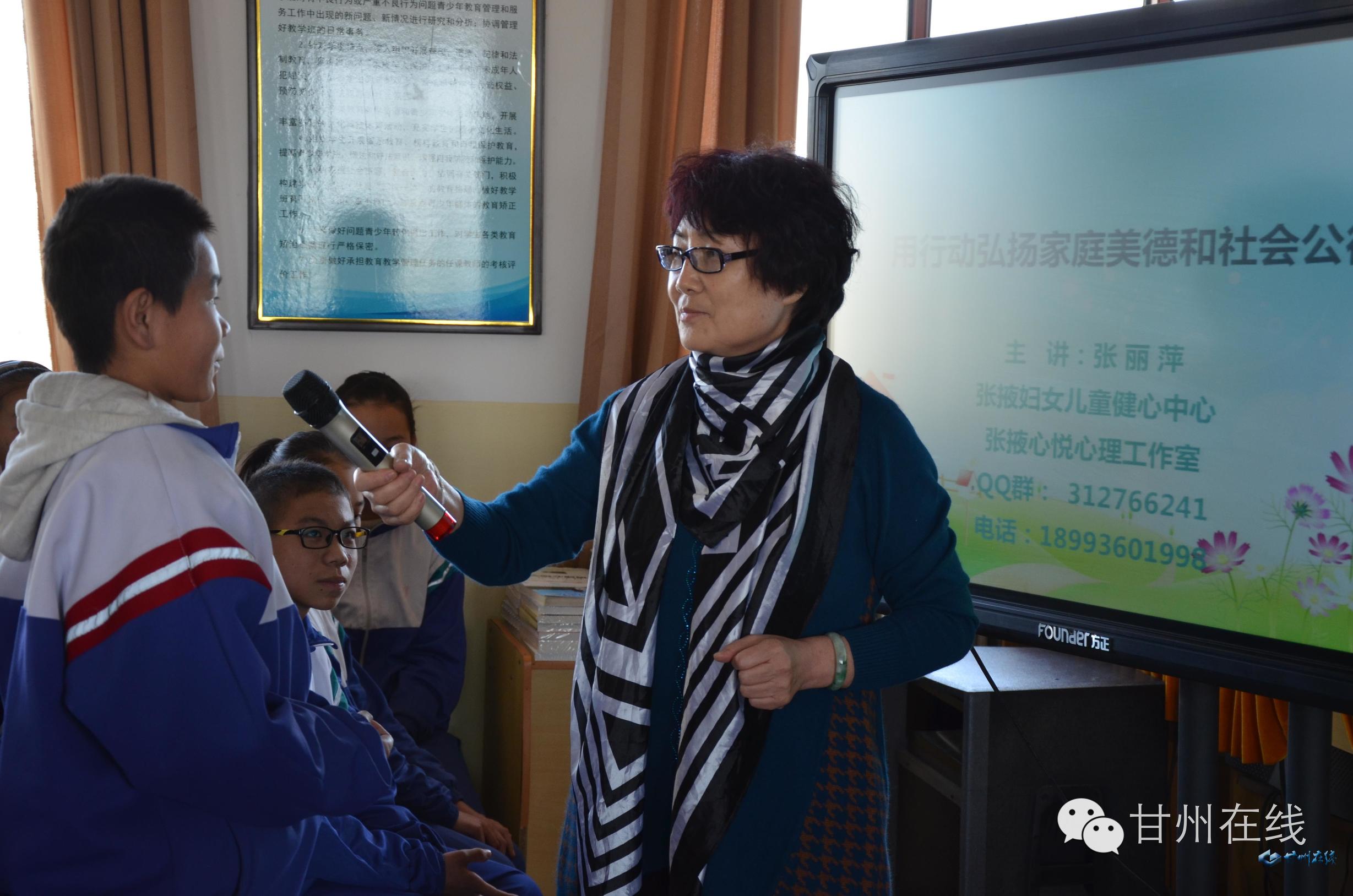 关工委捐赠图书活动,关工委到学校开展关爱活动