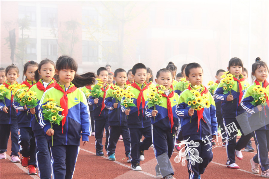 运动会家长穿衣服比赛,运动会家长穿同款衣服