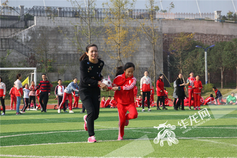 运动会家长穿衣服比赛,运动会家长穿同款衣服