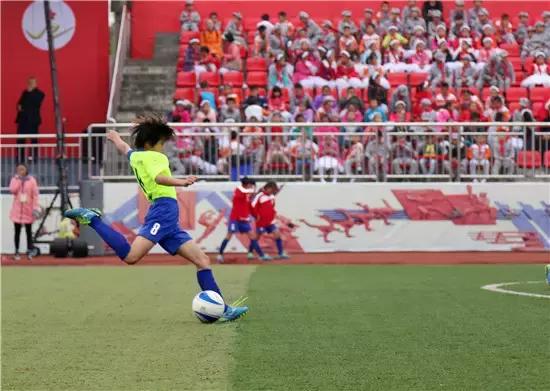 广安：快乐足球“红星”闪耀