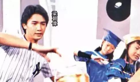 网友说,他的眼神无法以言语来形容