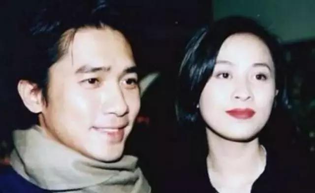 网友说,他的眼神无法以言语来形容