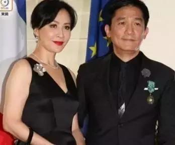 网友说,他的眼神无法以言语来形容