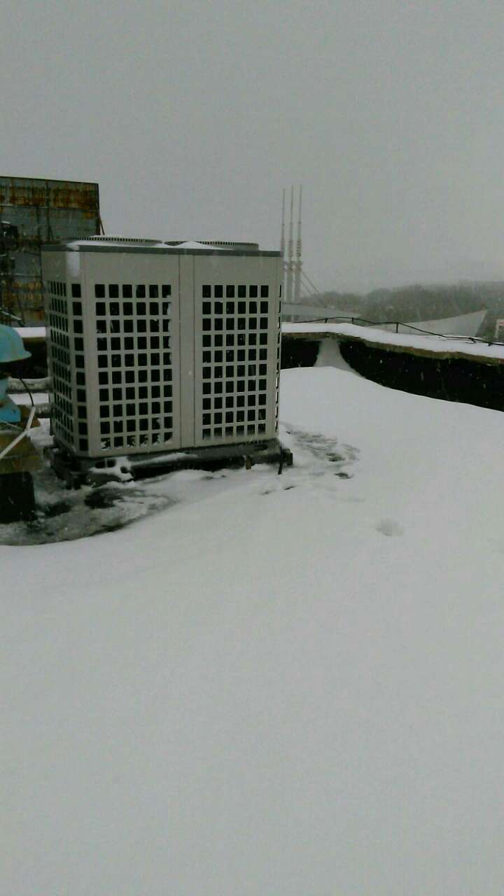 空气能热泵外机结霜是怎么回事,5匹空气能热泵蒸发器结霜怎么修
