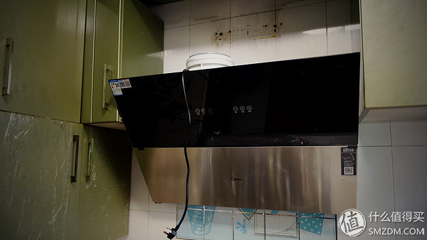 美的抽油烟机侧吸式清洗图解,油烟机拆卸清洗详细全过程美的