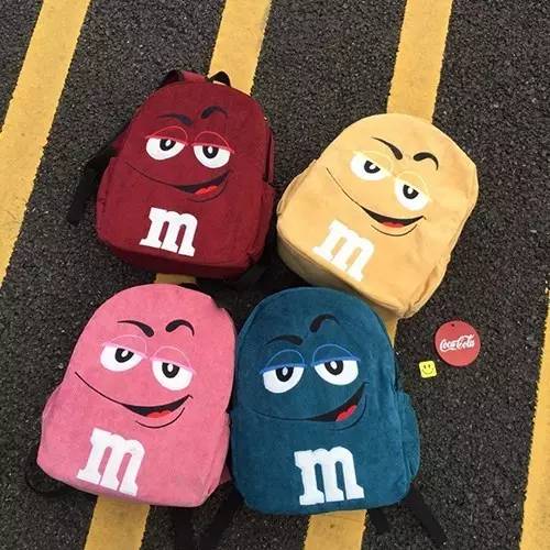 喂，和我用同款书包，是不是暗恋我？