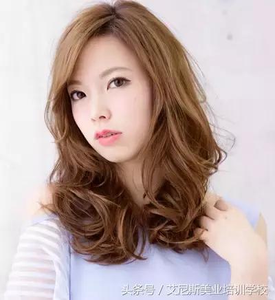 额头窄头发多适合什么刘海发型,发际线高的人适合什么刘海发型