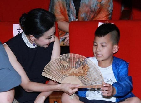 萧敬腾给干爸庆生,萧敬腾为干女儿留房子