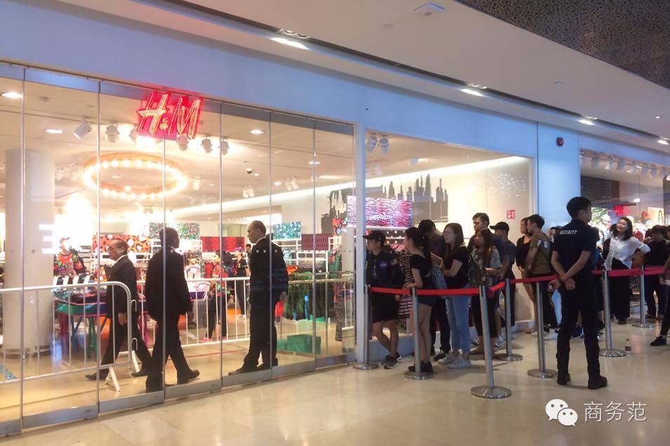 全球都在抢的KenzoxHM，然而再帅穿上也变村炮