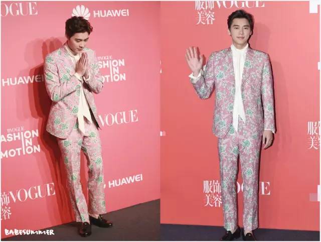 陈伟霆李易峰黑白配表演,李易峰陈伟霆出席活动西服