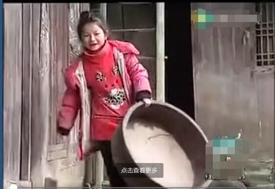 在破落家里,小海萱是朵美丽的坚强花