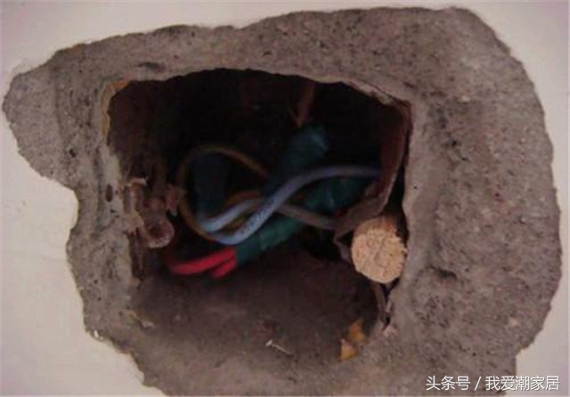 插座底盒螺丝耳朵坏了,线盒耳朵坏了如何安装插座