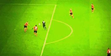 恒大中场保利尼奥到底有多强？10张图给你不一样的视野！