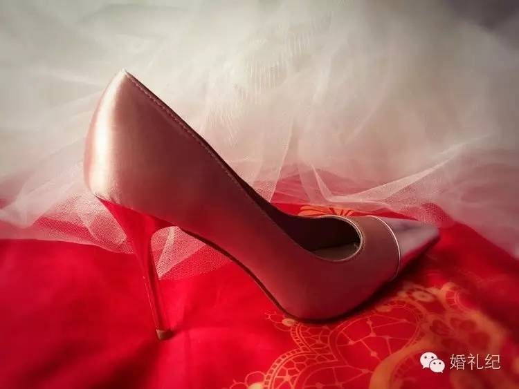 jimmychoo缎面婚鞋,jimmychoo婚鞋好穿吗