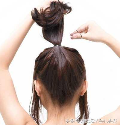 减龄双花苞头的扎法教程,花苞头的简单扎法中长发