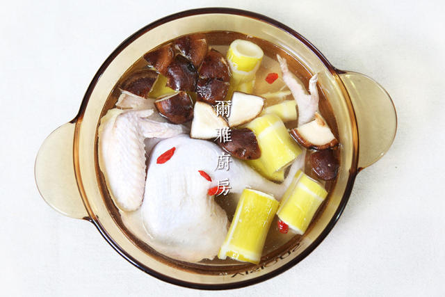 坚不可摧又坦诚相见，这枚帅锅全能达标