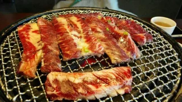 哈尔滨这十家苍蝇馆子,哈尔滨出名的俄罗斯湖滨餐厅