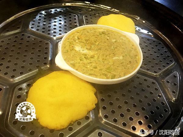 热气腾腾的铁锅炖鱼看起来好美味,铁锅炖鱼真的好吃