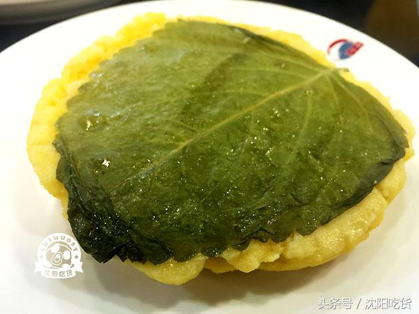 热气腾腾的铁锅炖鱼看起来好美味,铁锅炖鱼真的好吃