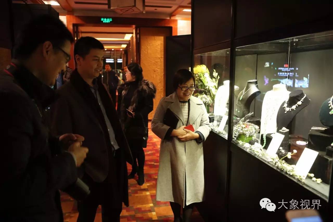 美艳洋模带您私家欧洲之旅!