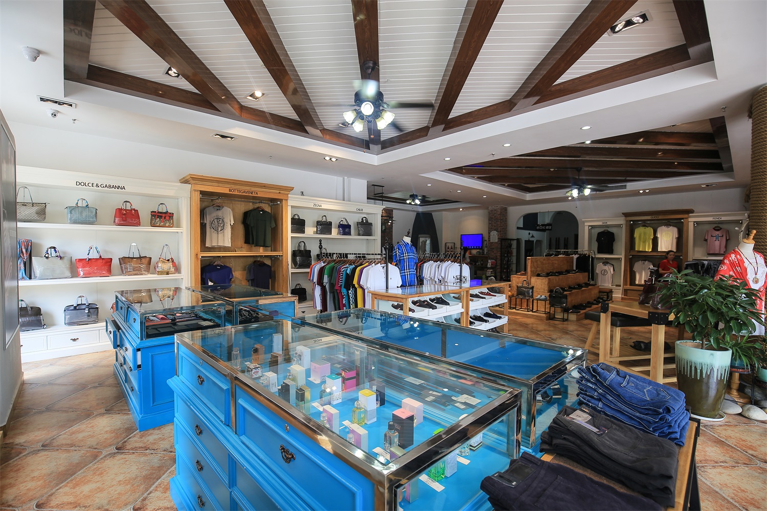 襄阳思新设计--马戈雷特奢侈品集合店