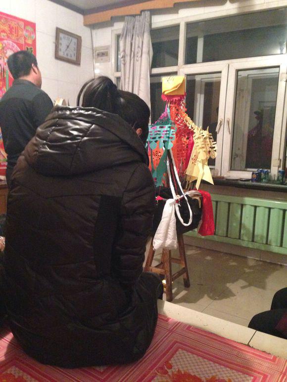 未出月子产妇侧切处刀口化脓感染，医生愤怒指责婆婆迷信太无知