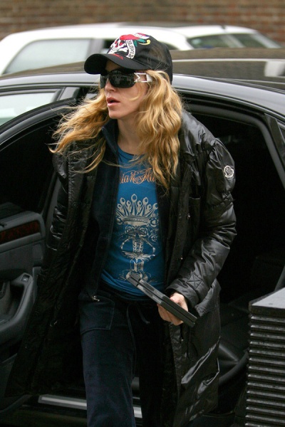 羽绒服moncler带你玩转别样冬日,moncler羽绒服经典款男穿搭