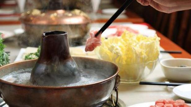 吃完火锅第二天嘴巴一股烟味,在家吃火锅烧烤有烟怎么办