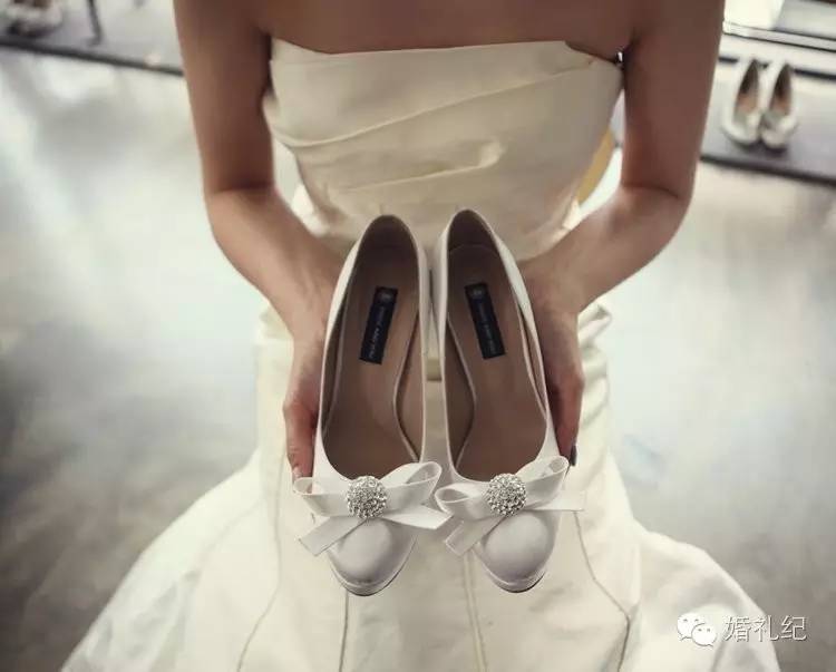 jimmychoo缎面婚鞋,jimmychoo婚鞋好穿吗