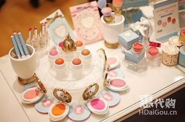 今年圣诞限定彩妆怎么样,圣诞限定国产彩妆品牌